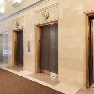 Thang máy tải khách