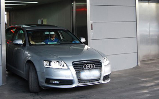 Thang máy chở ô tô